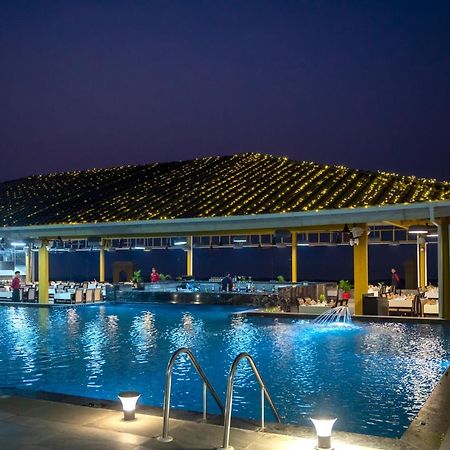 The Gold Beach Resort Daman Buitenkant foto