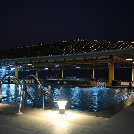 The Gold Beach Resort Daman Buitenkant foto