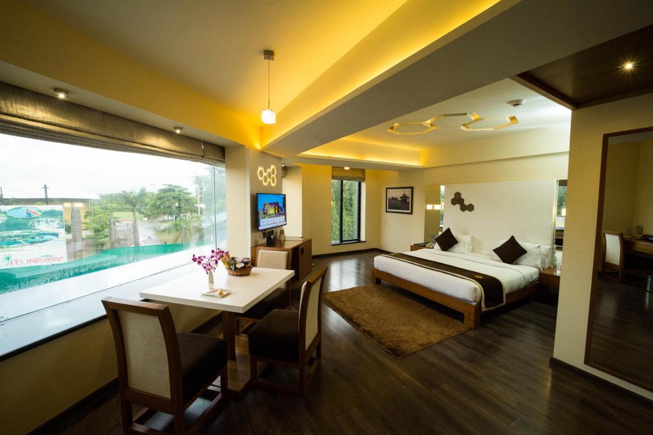 The Gold Beach Resort Daman Buitenkant foto