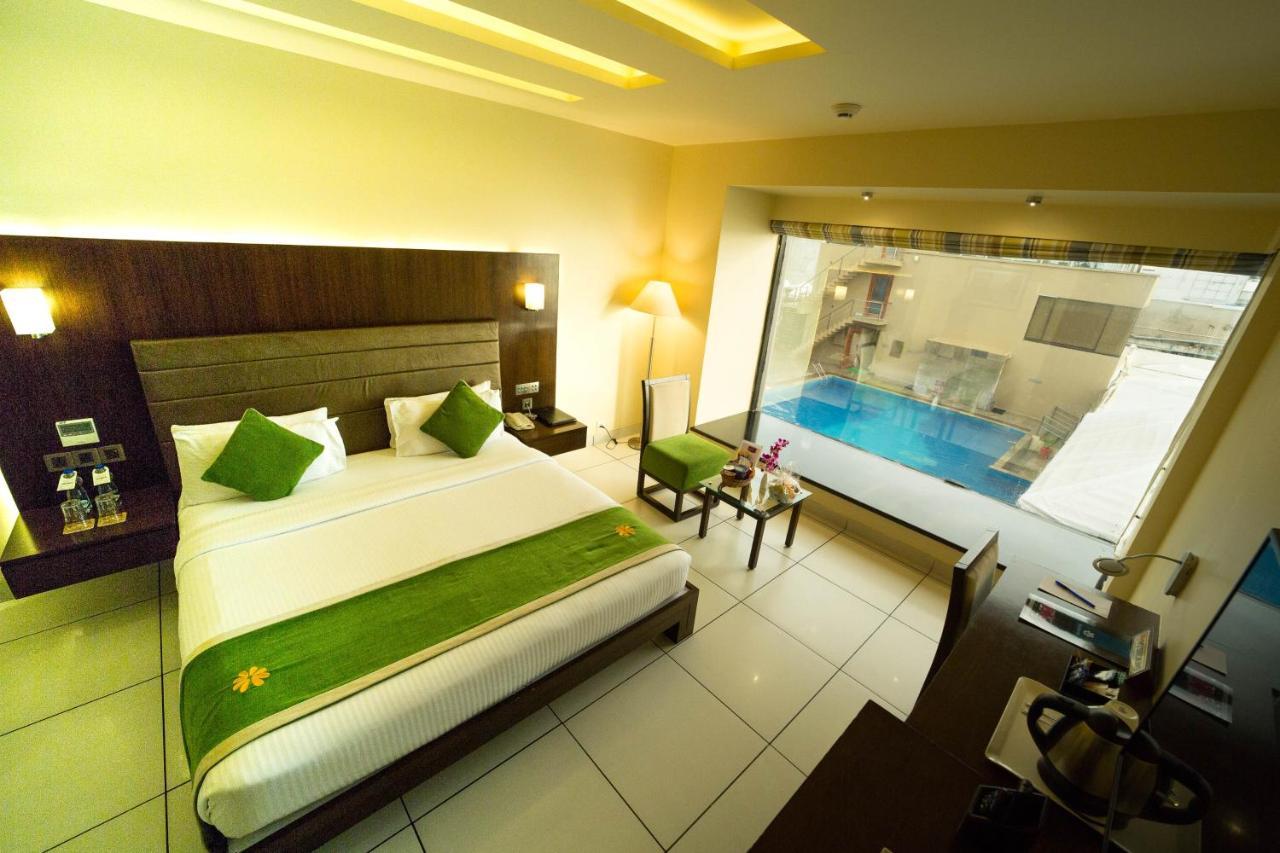 The Gold Beach Resort Daman Buitenkant foto