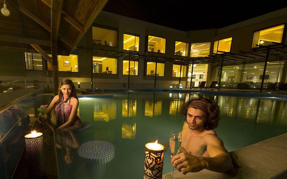 The Gold Beach Resort Daman Buitenkant foto