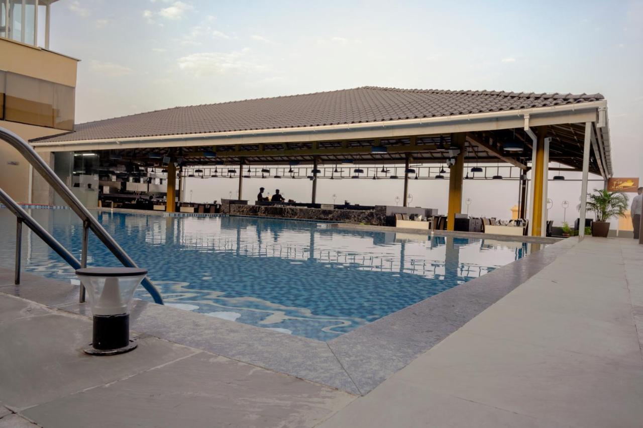 The Gold Beach Resort Daman Buitenkant foto