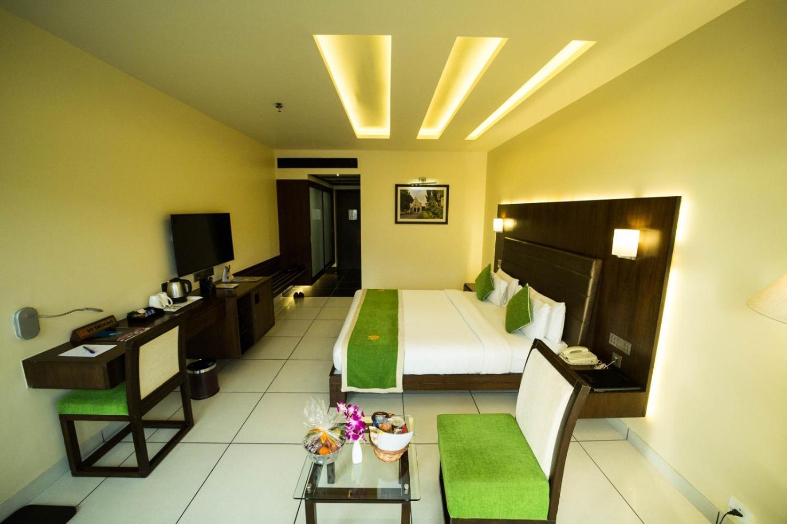 The Gold Beach Resort Daman Buitenkant foto