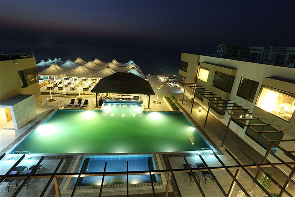 The Gold Beach Resort Daman Buitenkant foto