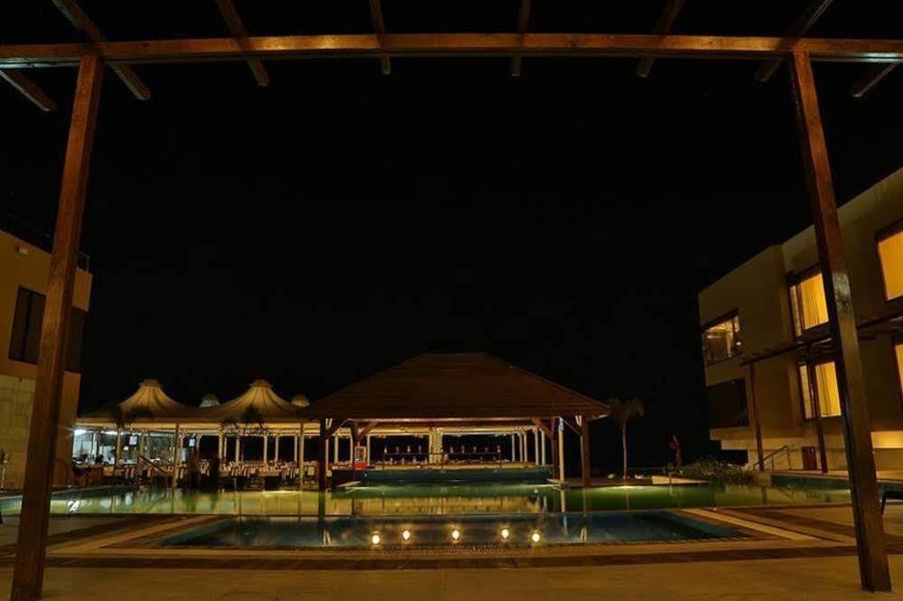 The Gold Beach Resort Daman Buitenkant foto