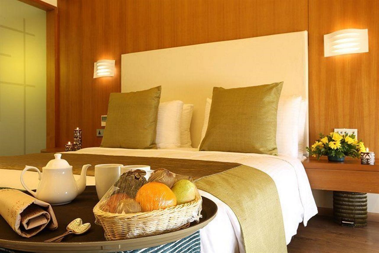 The Gold Beach Resort Daman Buitenkant foto