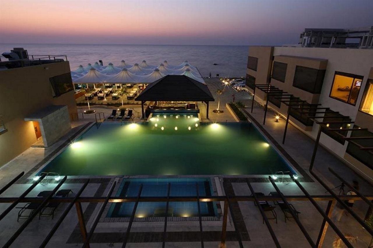 The Gold Beach Resort Daman Buitenkant foto