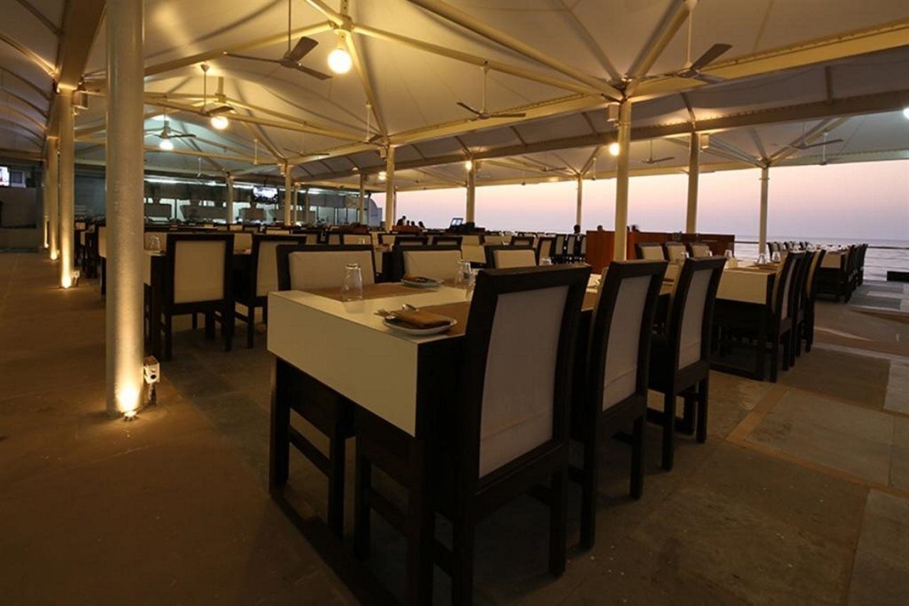 The Gold Beach Resort Daman Buitenkant foto