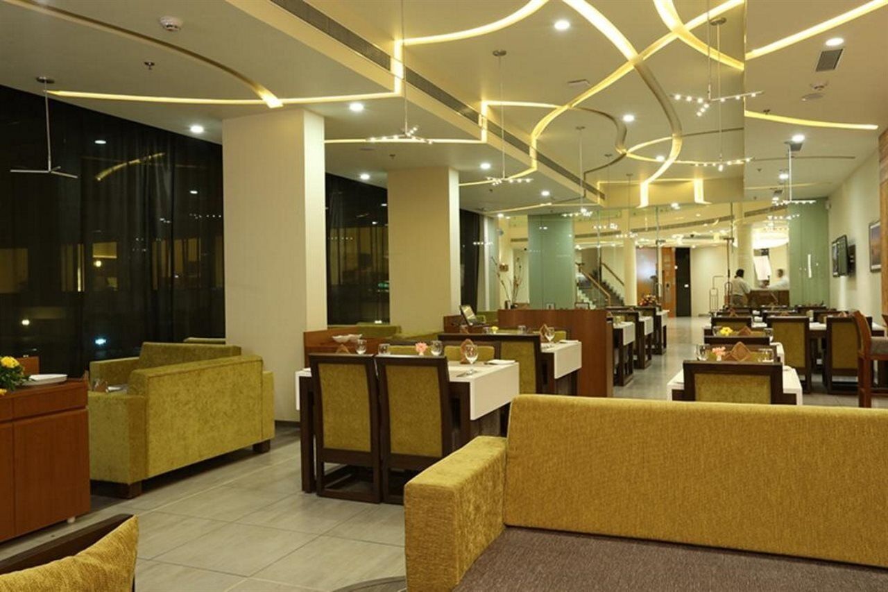 The Gold Beach Resort Daman Buitenkant foto