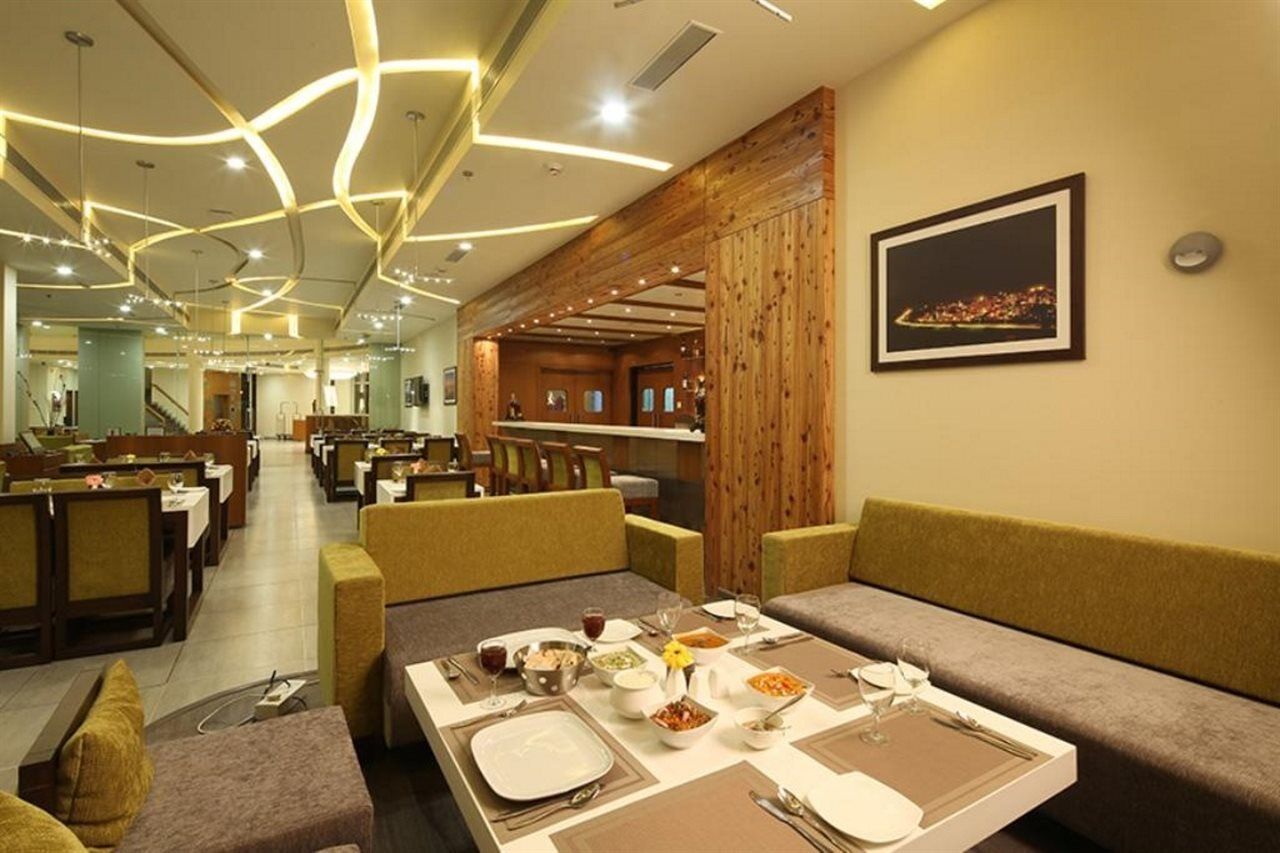 The Gold Beach Resort Daman Buitenkant foto