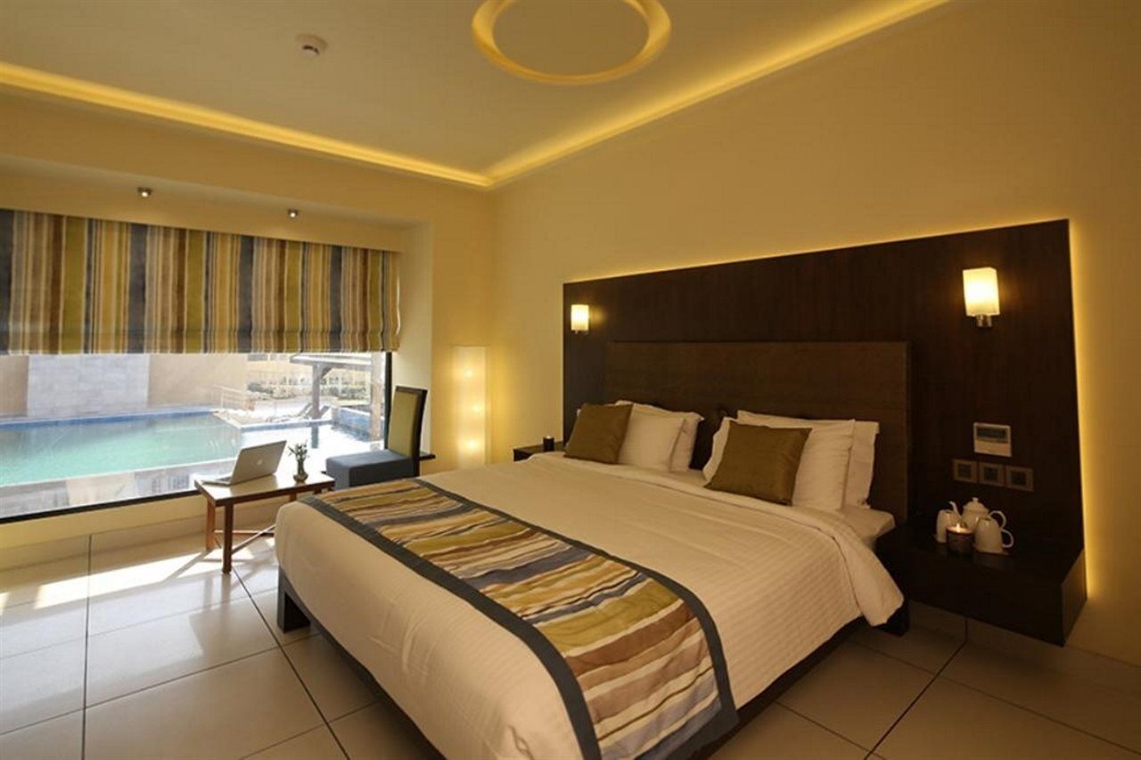 The Gold Beach Resort Daman Buitenkant foto