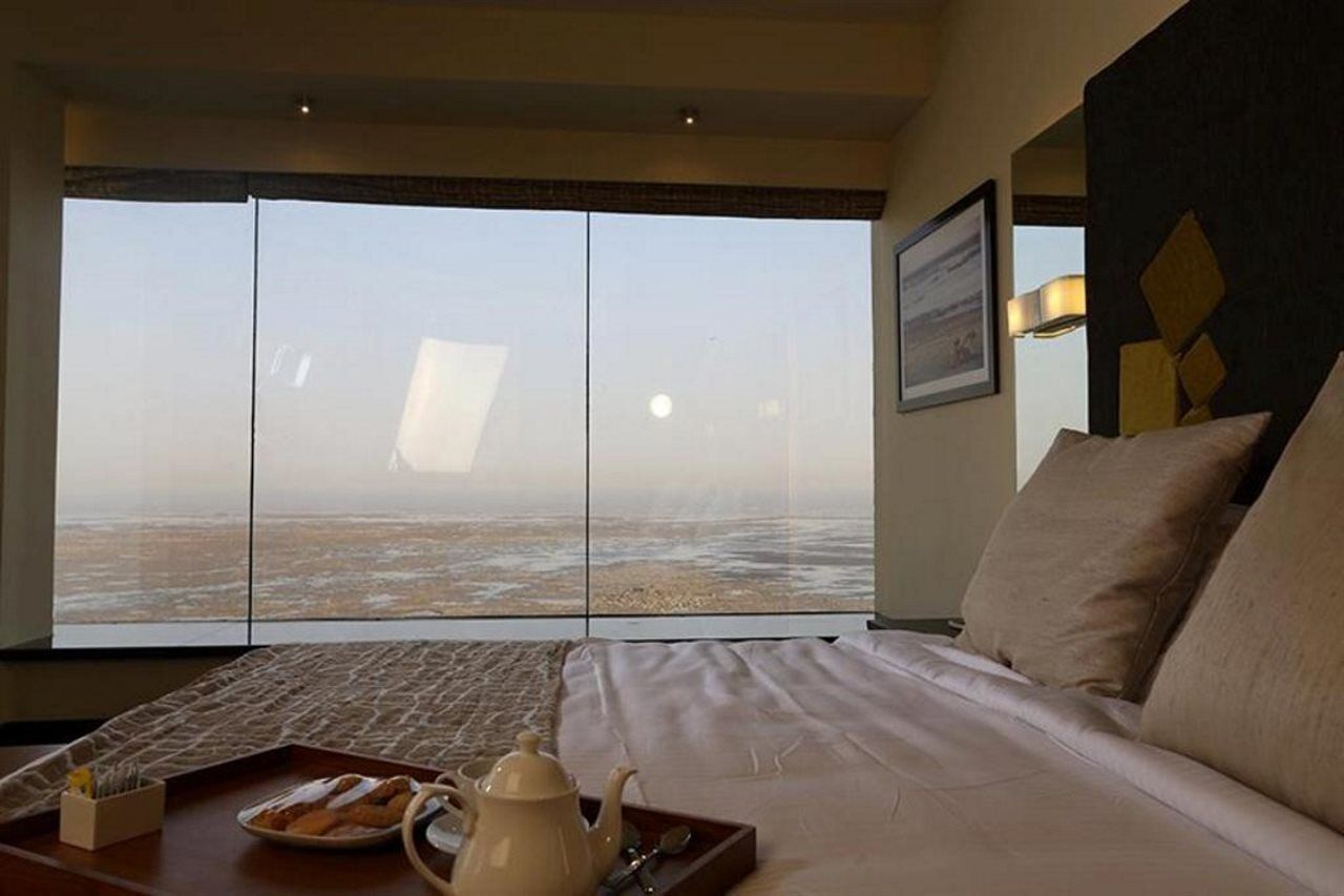 The Gold Beach Resort Daman Buitenkant foto