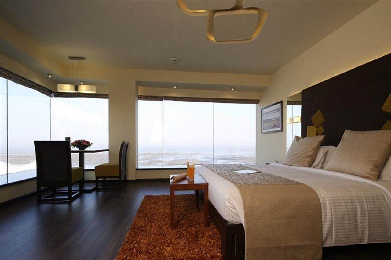 The Gold Beach Resort Daman Buitenkant foto