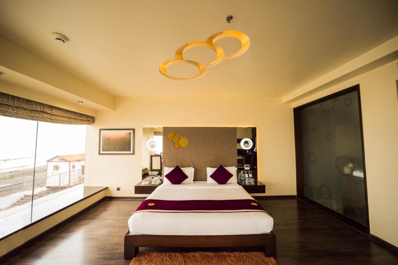 The Gold Beach Resort Daman Buitenkant foto