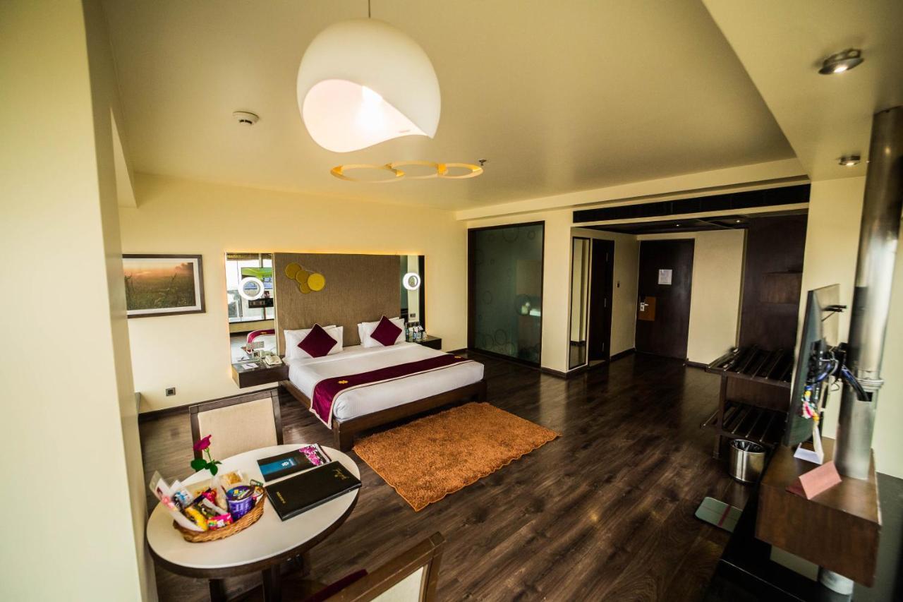 The Gold Beach Resort Daman Buitenkant foto