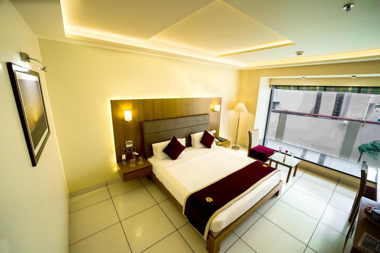 The Gold Beach Resort Daman Buitenkant foto