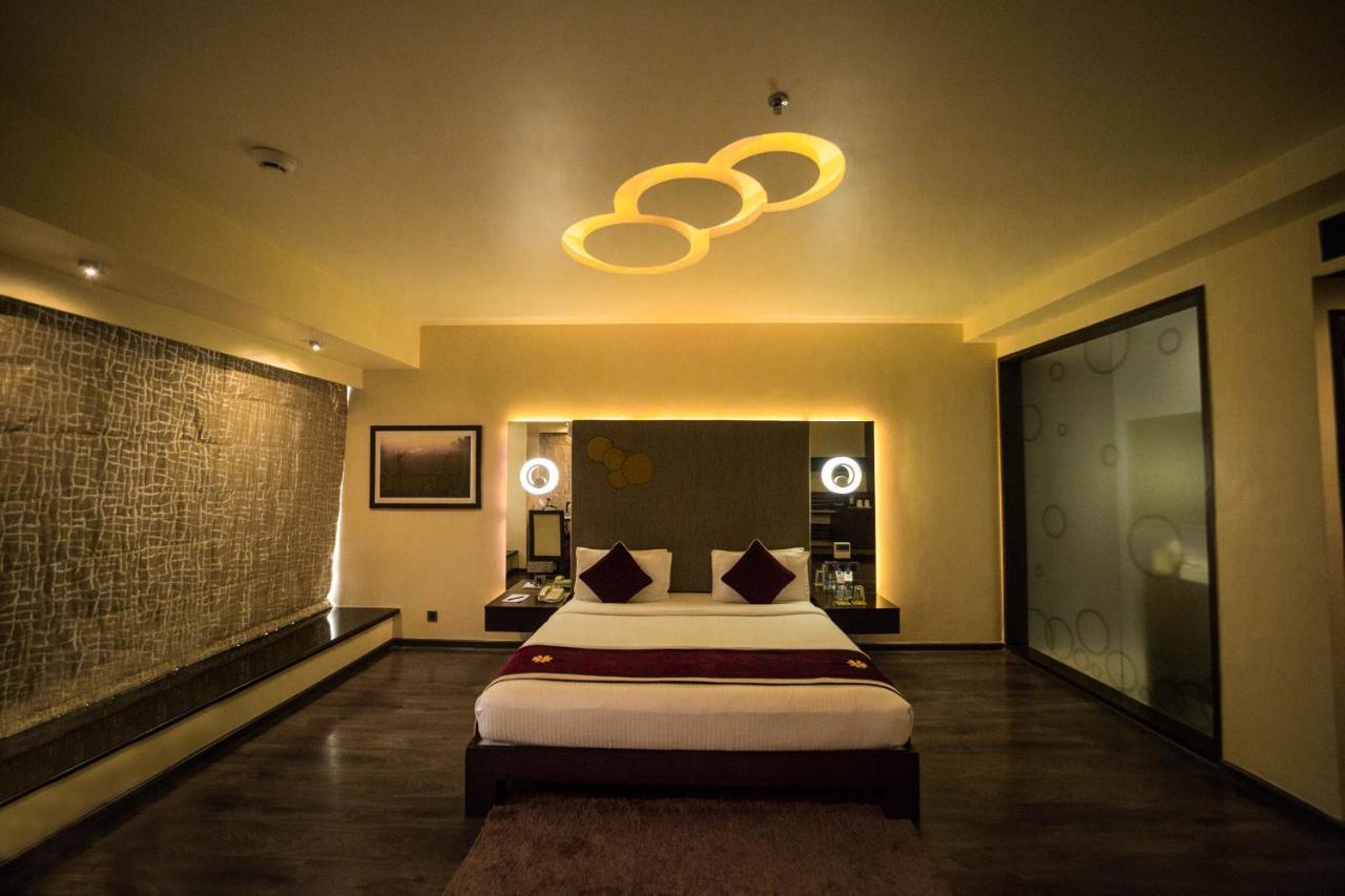 The Gold Beach Resort Daman Buitenkant foto