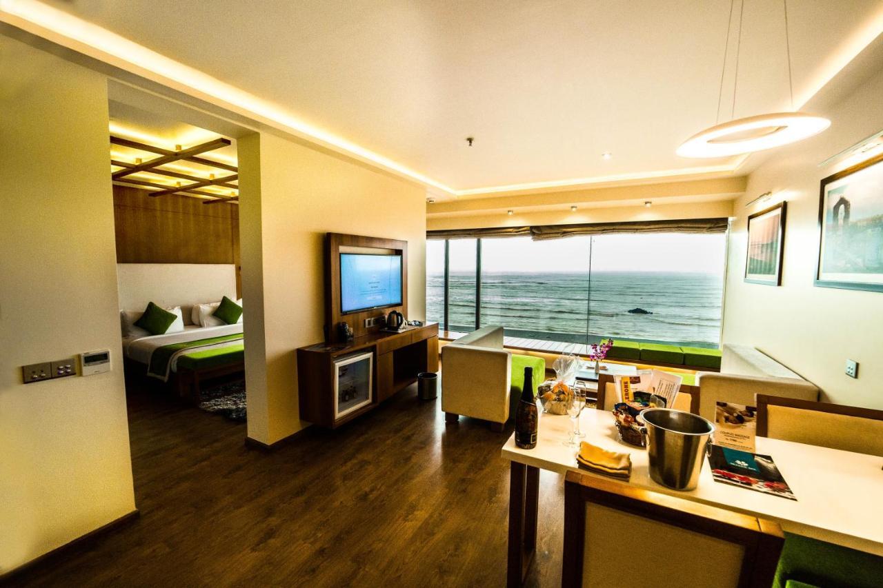 The Gold Beach Resort Daman Buitenkant foto