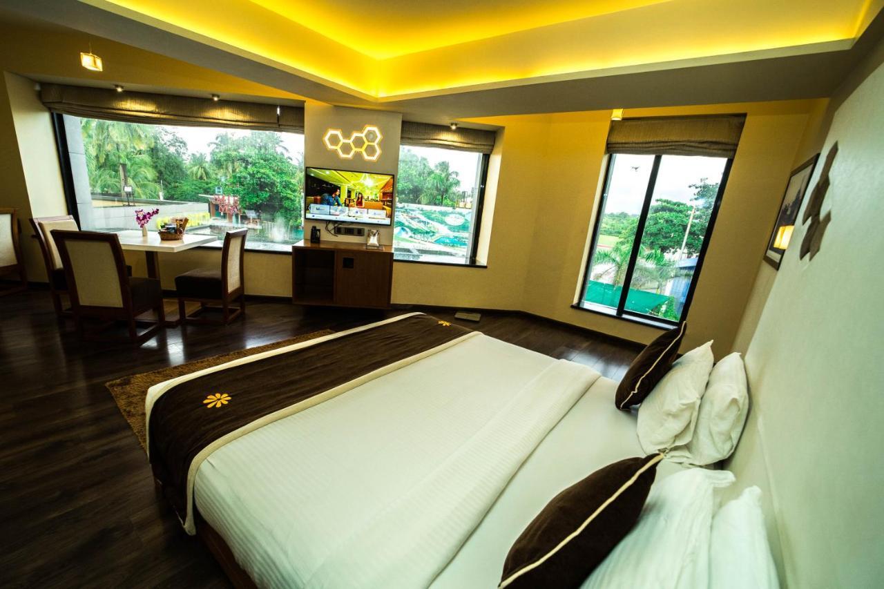 The Gold Beach Resort Daman Buitenkant foto