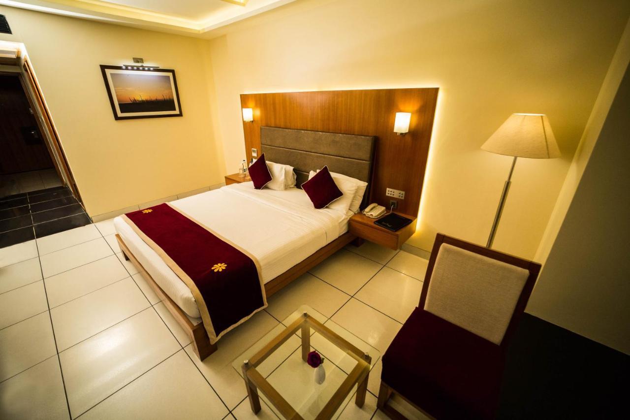 The Gold Beach Resort Daman Buitenkant foto