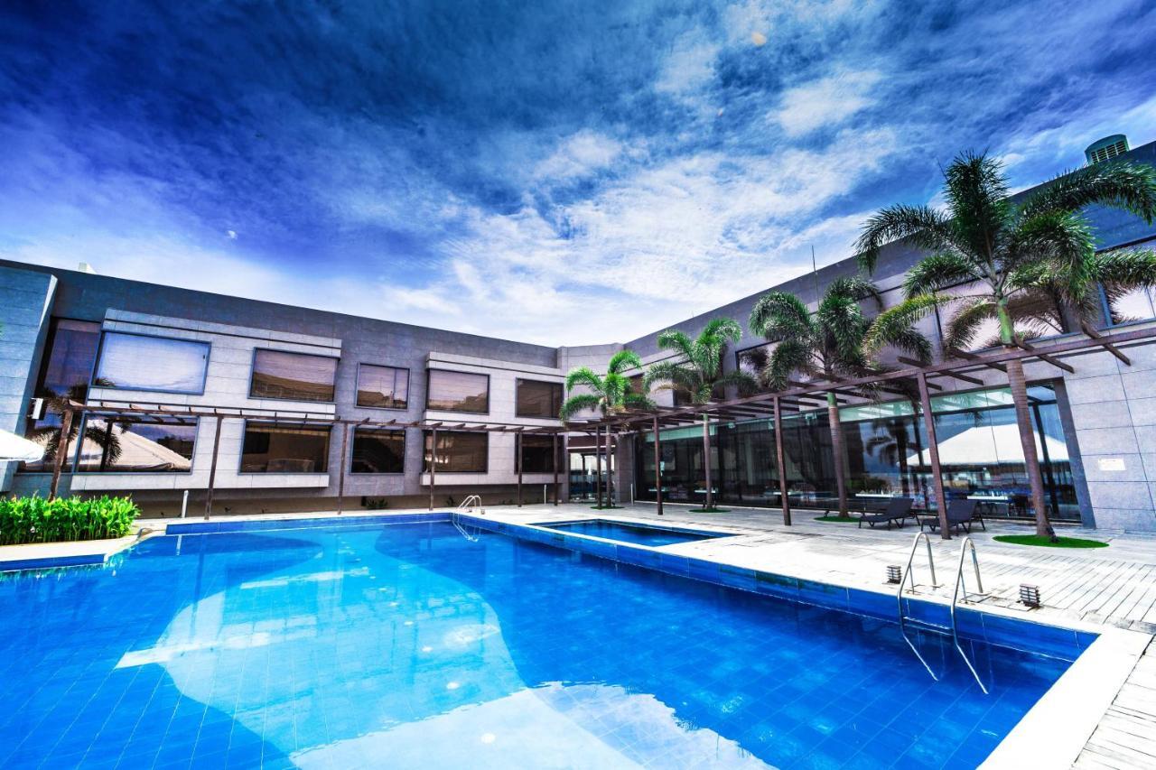 The Gold Beach Resort Daman Buitenkant foto