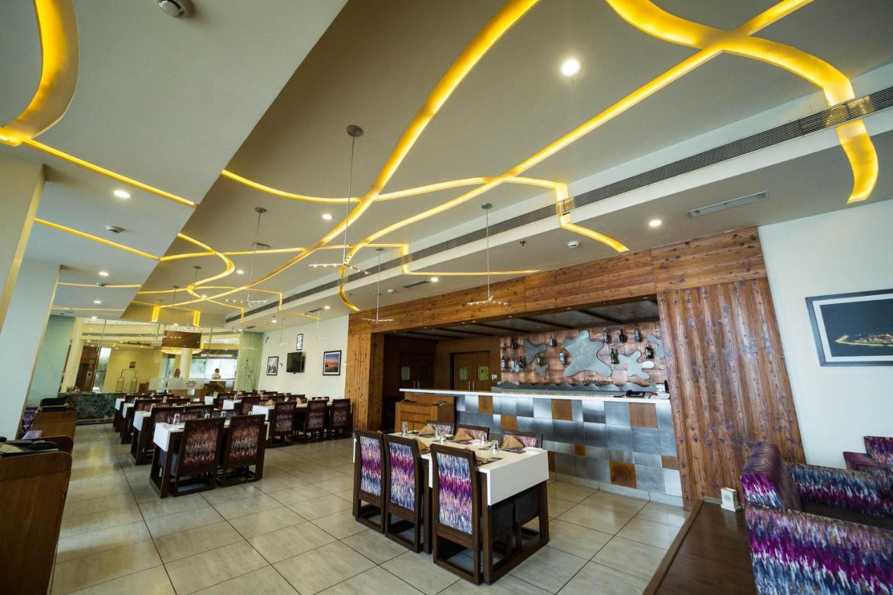 The Gold Beach Resort Daman Buitenkant foto