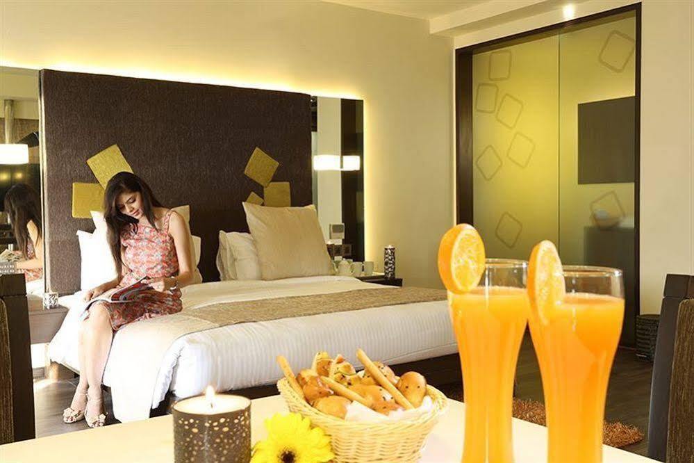 The Gold Beach Resort Daman Buitenkant foto