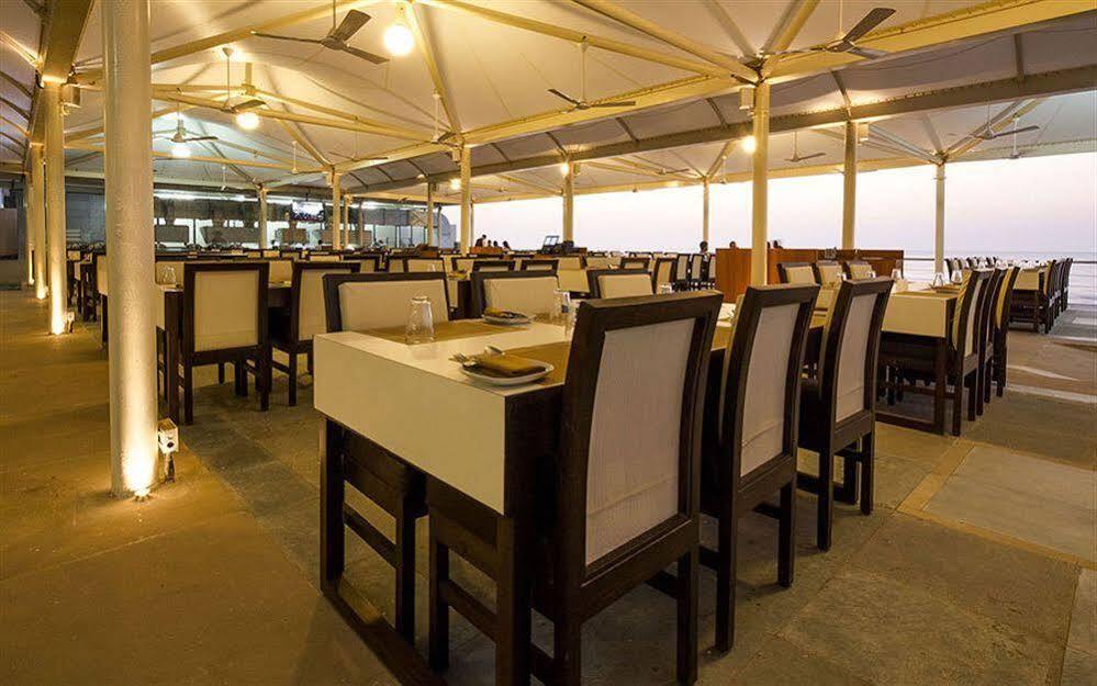 The Gold Beach Resort Daman Buitenkant foto