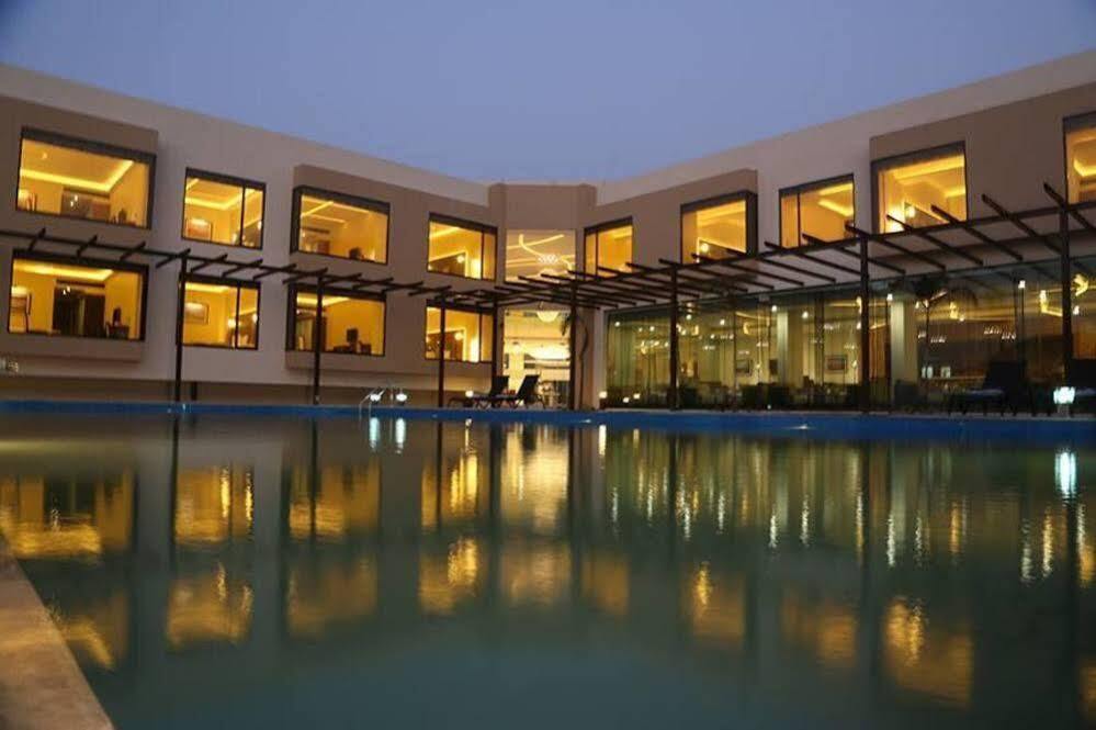 The Gold Beach Resort Daman Buitenkant foto